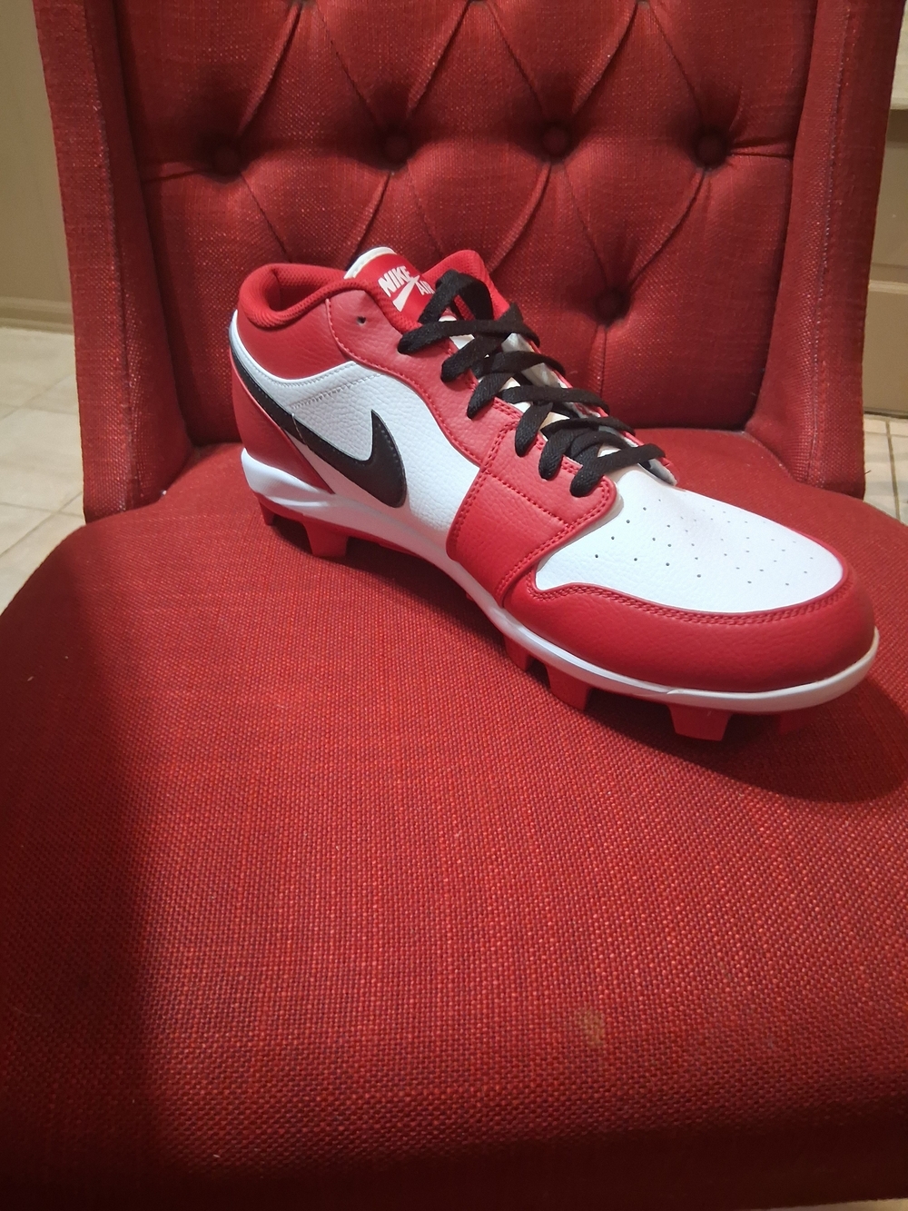 Nike Men’s Red and White Low-Top Cleats - Picture 4 of 5